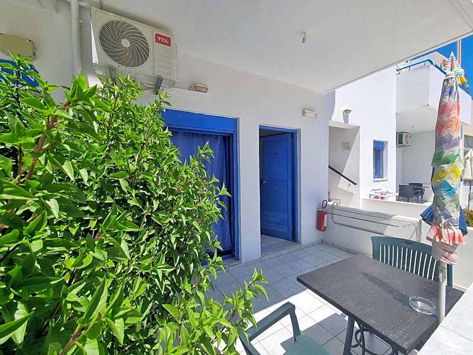 Leonidas Studios & Apartments