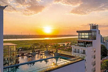 Aaron Riverview Hotel