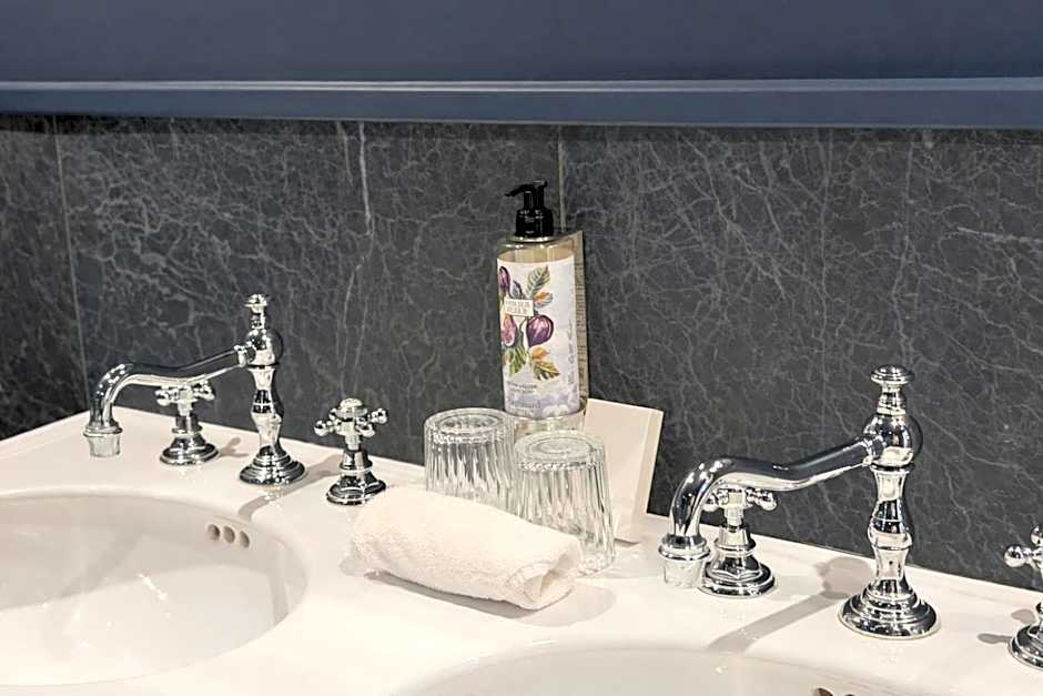 Neuilly Park Hotel