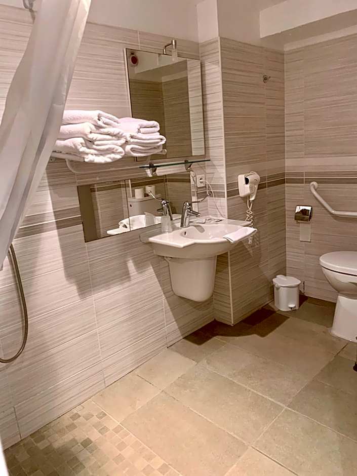 Hotel Les Palmiers En Camargue