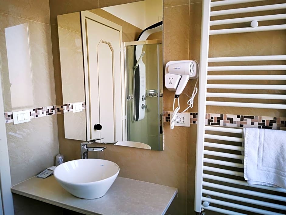 New Alexander Hotel