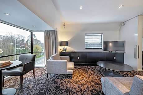 Luxury Suite with Spa Bath