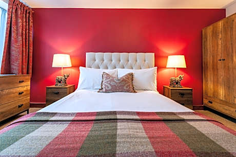 Deluxe Double Room with Shower