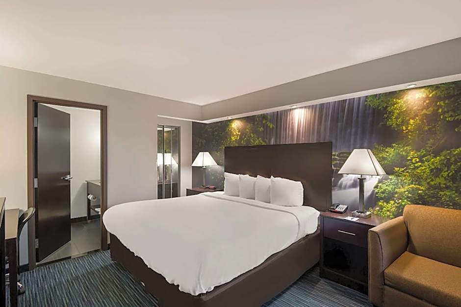 Clarion Pointe Syracuse Downtown