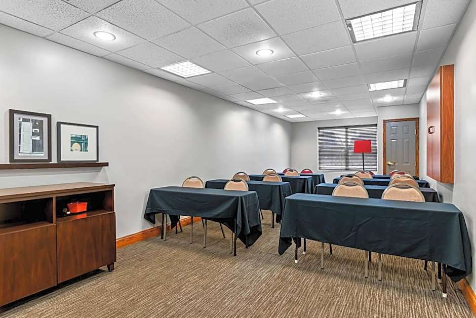 Country Inn & Suites by Radisson, Chambersburg, PA