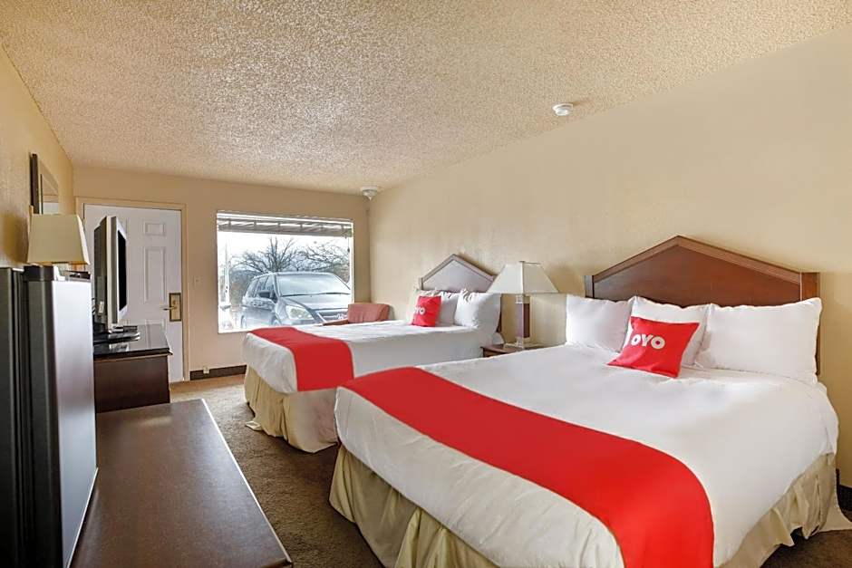 OYO Hotel Branson MO-165