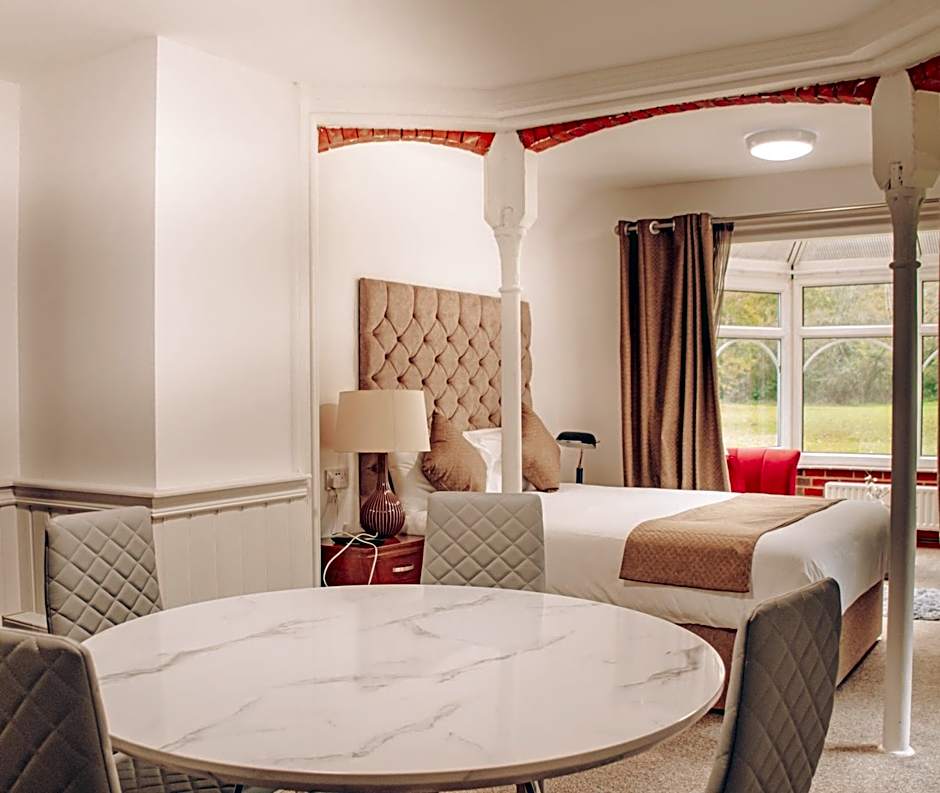 Trivelles Waterhall Country Gatwick Hotel & airport parking