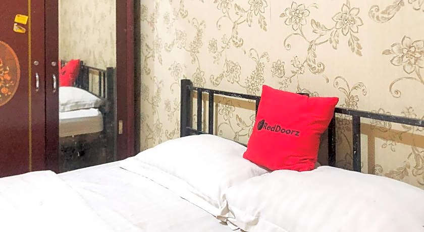 RedDoorz near RS Siloam Karawaci