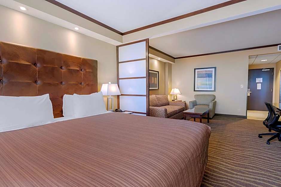 Best Western Premier Denham Inn & Suites