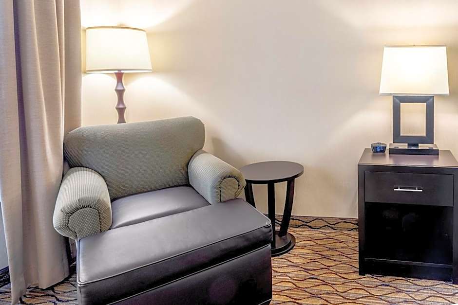 Holiday Inn Milwaukee Airport By IHG