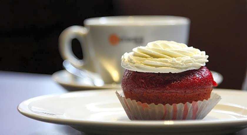 Richmond Hotel And Suites