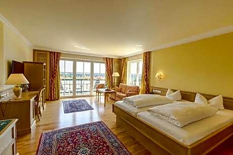 Apartment with Mountain View