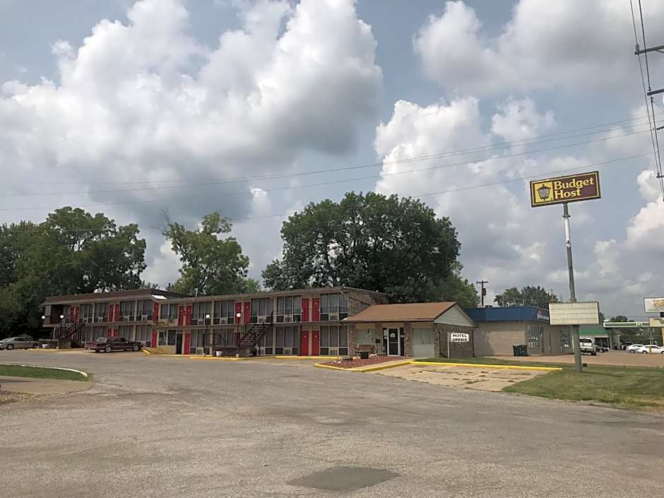 Budget Host Village Inn