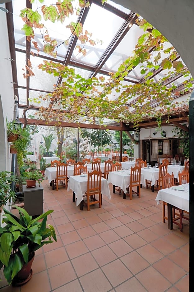 Hotel Restaurante Blanco y Verde