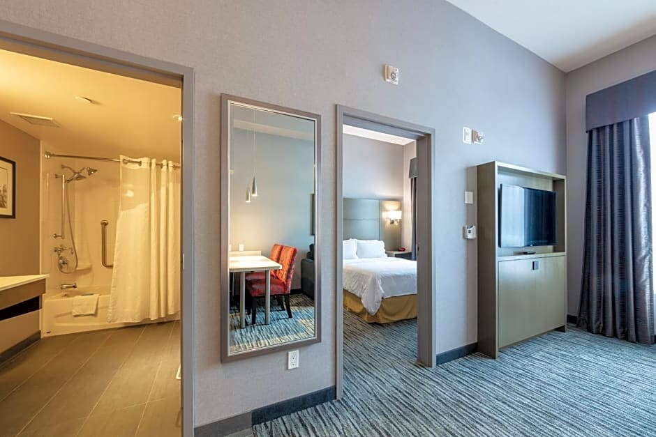 Holiday Inn Express & Suites Riverport Richmond By IHG