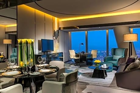 Deluxe King Suite with City View