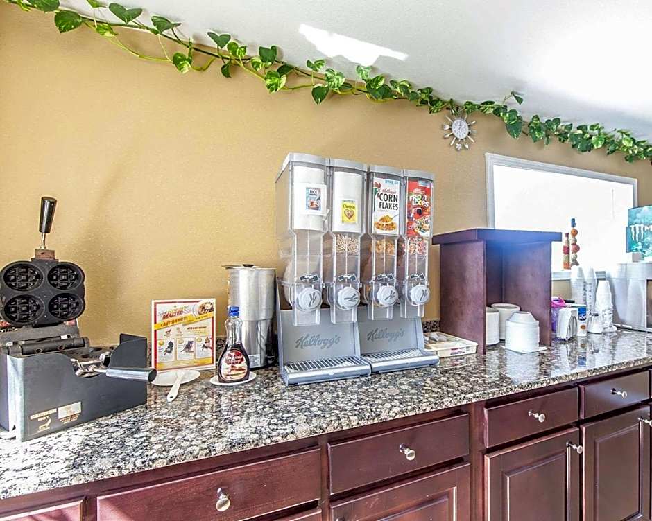 Days Inn by Wyndham Calhoun GA I-75 and US-41 