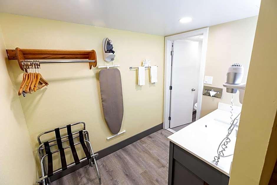 Kings House Motor Hotel, a Dazzler Select by Wyndham