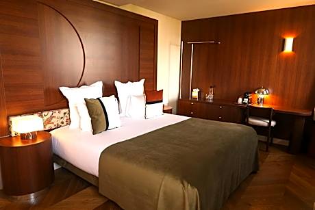 Superior Parisian Room