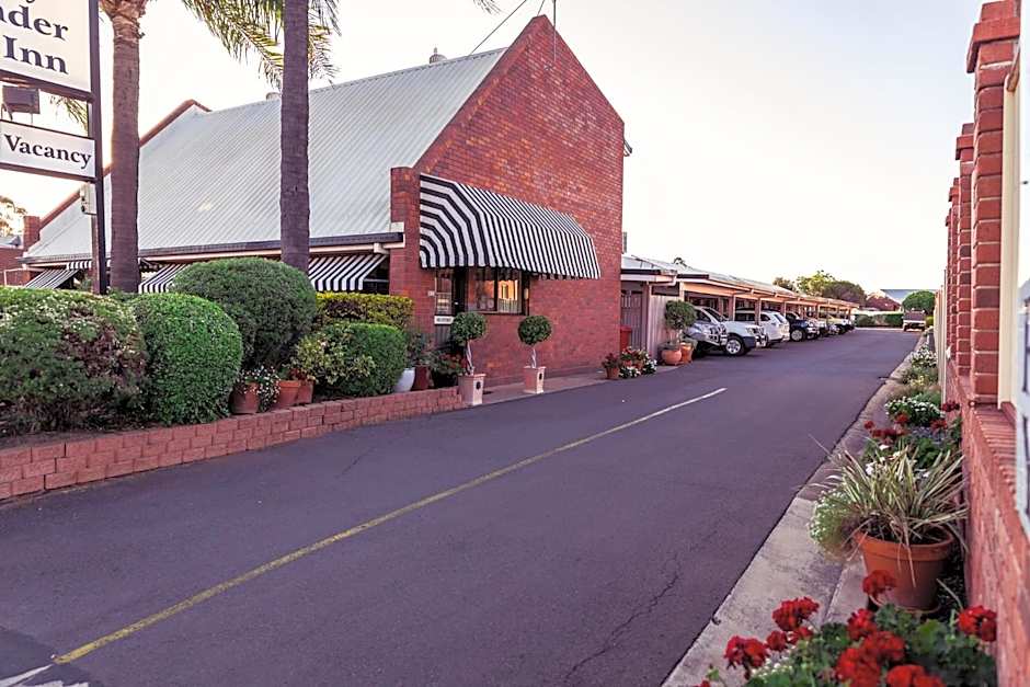 Country Pathfinder Motor Inn
