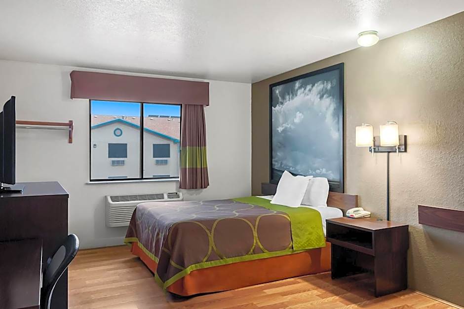 Super 8 by Wyndham Santa Rosa