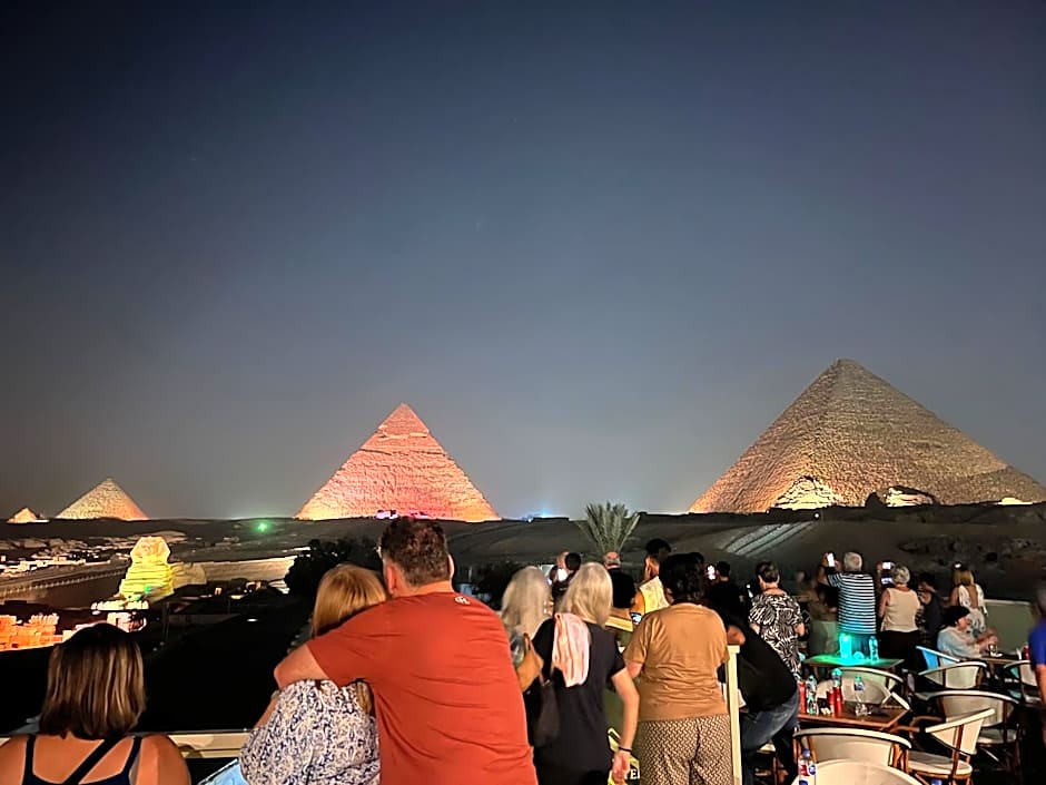 The Gate Hotel Front Pyramids & Sphinx View