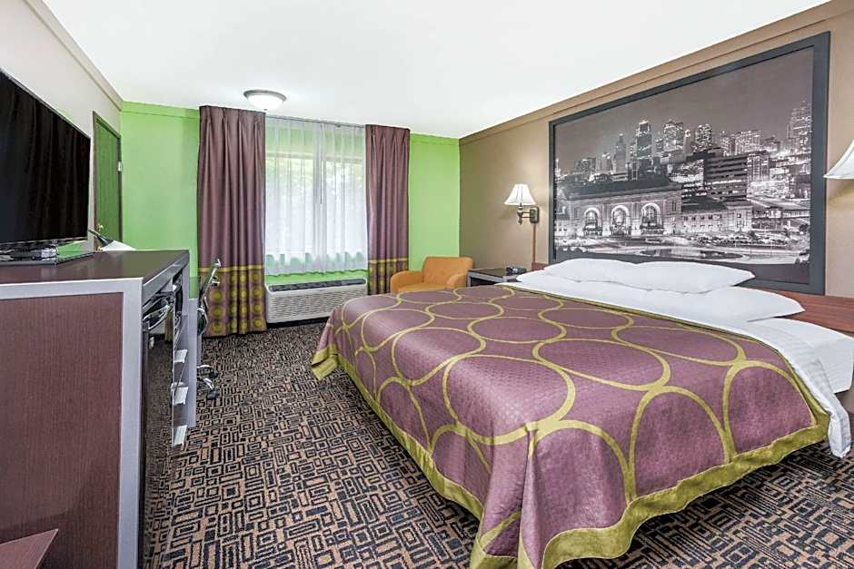 Super 8 by Wyndham Warrensburg
