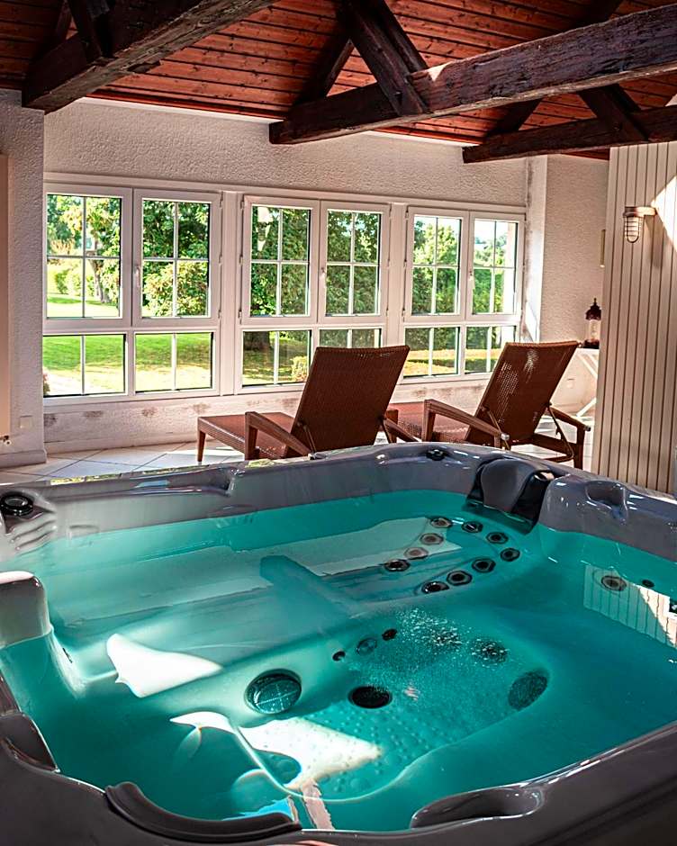 Grand Hôtel "Château de Sully" - Piscine & Spa -Teritoria