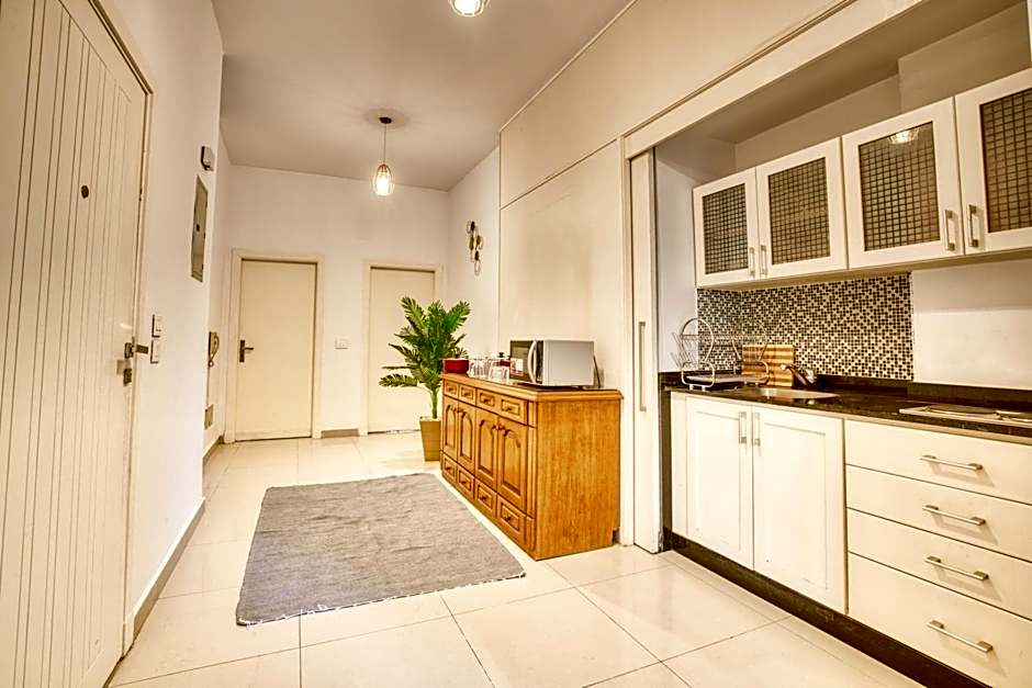 Spacious Garden Duplex near JW Marriott