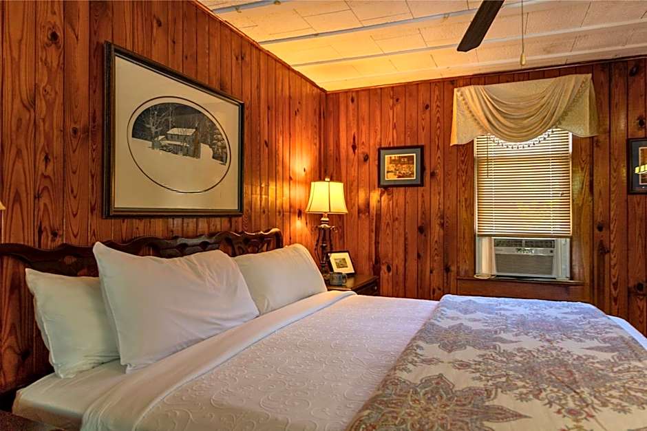 Mountainaire Inn and Log Cabins