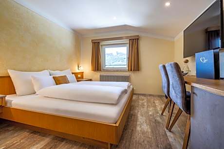 Budget Double Room 2nd Floor with Castle View