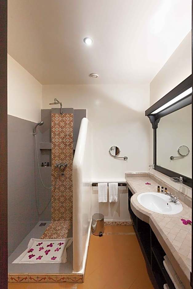 Borjs Hotel Suites & SPA