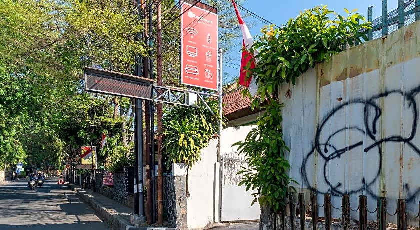 RedDoorz near Pasar Pagi 2 by Cassana