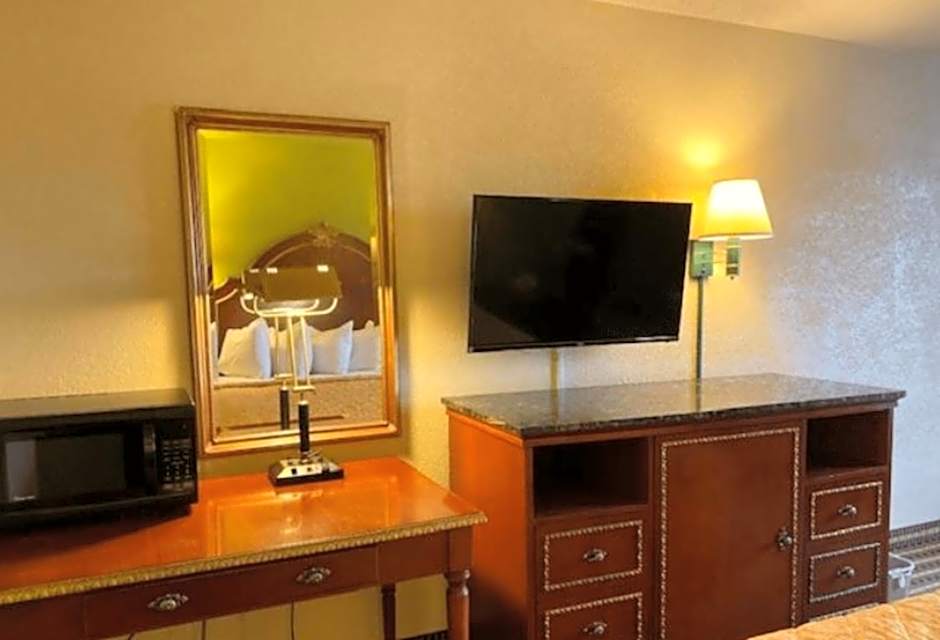 Travelodge by Wyndham Sellersburg / Louisville North