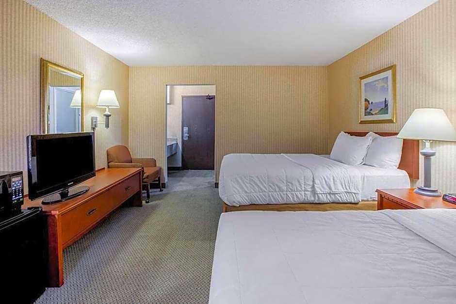 La Quinta Inn & Suites by Wyndham Detroit Southgate