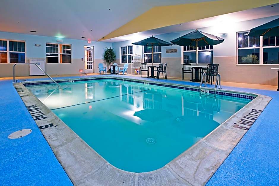 Country Inn & Suites by Radisson, Lansing, MI