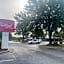 Red Roof Inn & Suites Hinesville