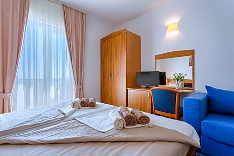 Double Room with Balcony and Sea View Single Use