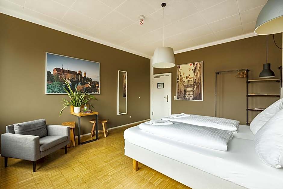 Five Reasons Hostel & Hotel