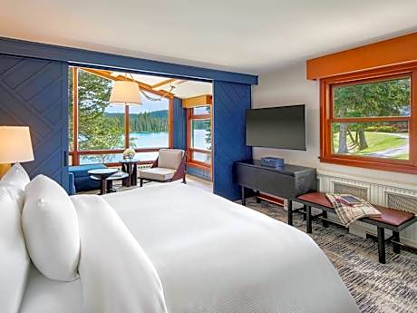 Junior King Suite with Lake View