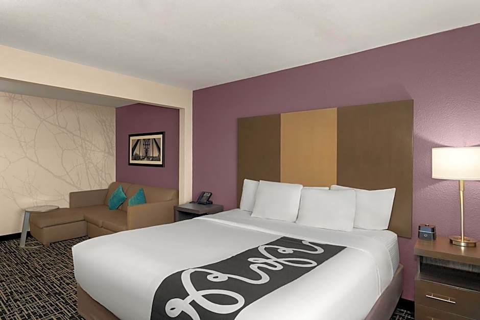 La Quinta Inn & Suites by Wyndham Fayetteville