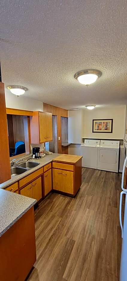 Recreation Inn and Suites Kelowna