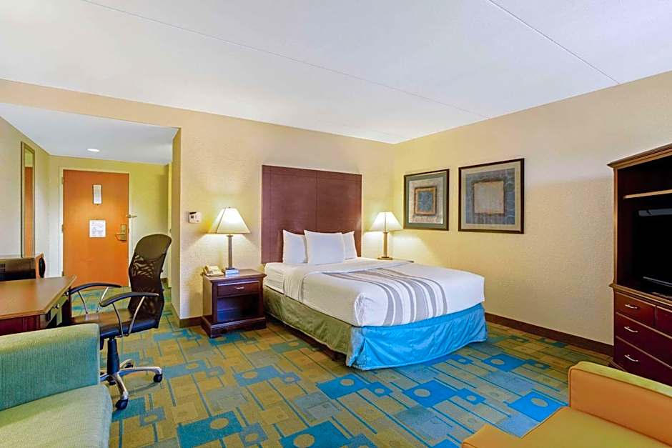 La Quinta Inn & Suites by Wyndham Boston Somerville