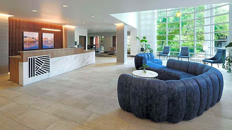 River's Edge Hotel Portland, Tapestry Collection by Hilton