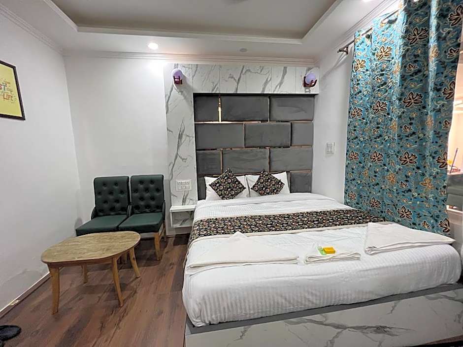 Pandith Exotics Hotel And Restaurant 