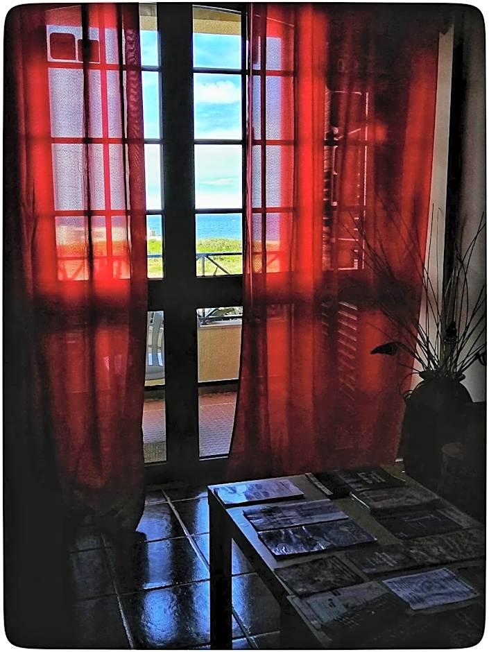 Supertubos Beach Hostel