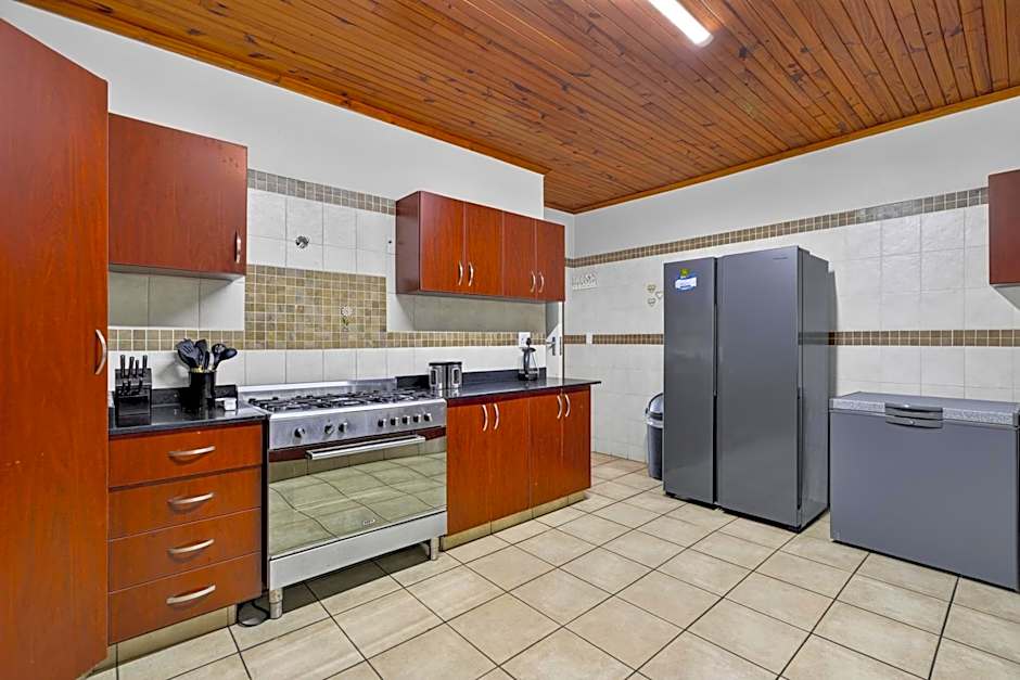 Fisherman's 6-Bedroom Family Home