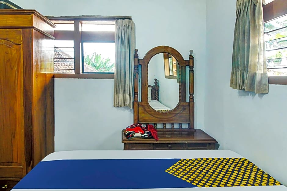 OYO HOMES 91242 Desa Wisata Cibuntu Kuningan Syariah