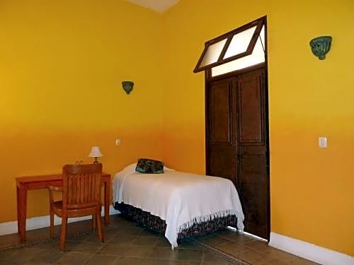 Hotel Medio Mundo
