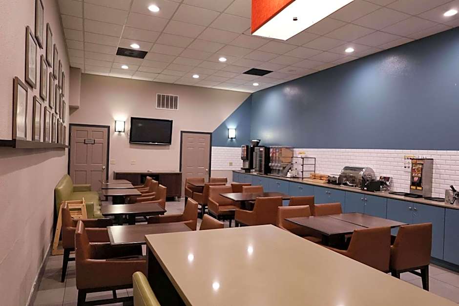 Country Inn & Suites by Radisson, Sparta, WI